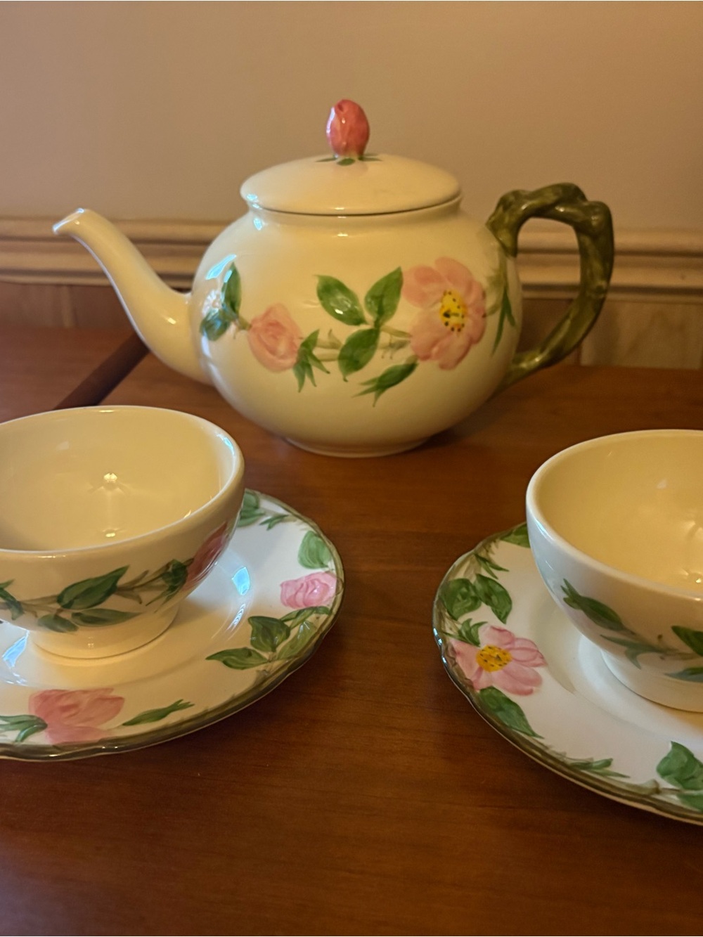 vintage Franciscan Desert Rose ceramic teapot with 2 matching cups and saucers